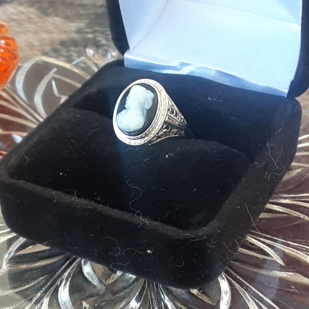 Estate 14K Gold Art Deco Chalcedony Cameo Ring